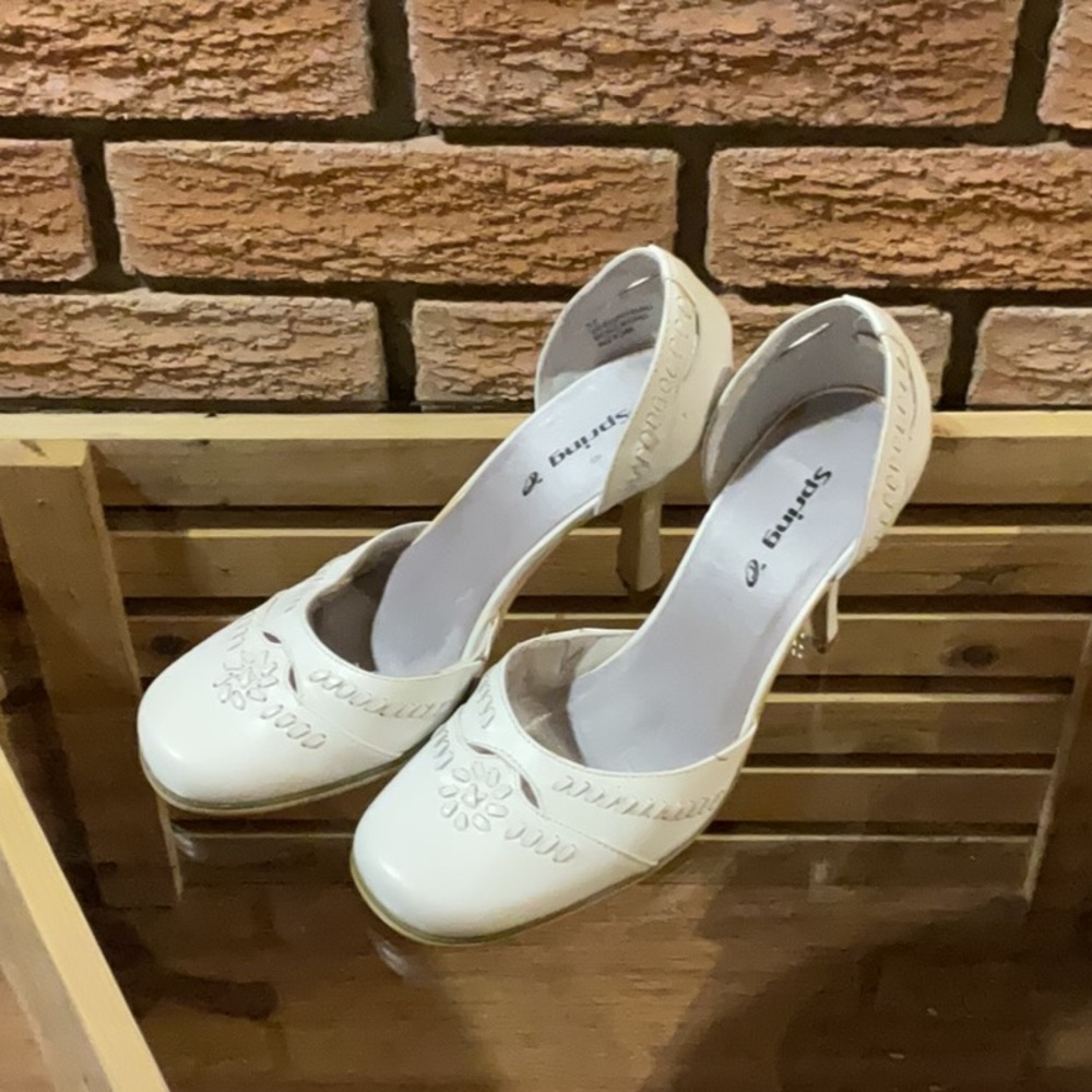 Spring Step Cream Heels with Decorative Bow